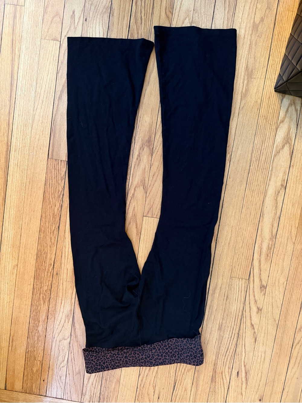 VS pink cheetah print fold-over yoga pants, M - Picture 5 of 6